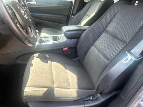 Used 2020 Jeep Grand Cherokee Laredo AWD/4WD image 13
