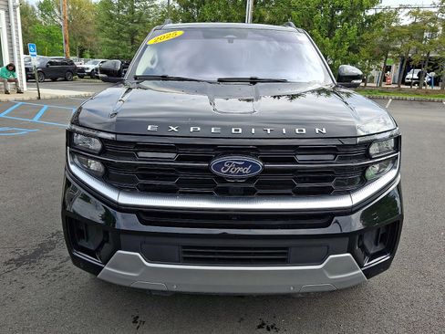 Used 2025 Ford Expedition Platinum w/ Driver's Package AWD/4WD image 2
