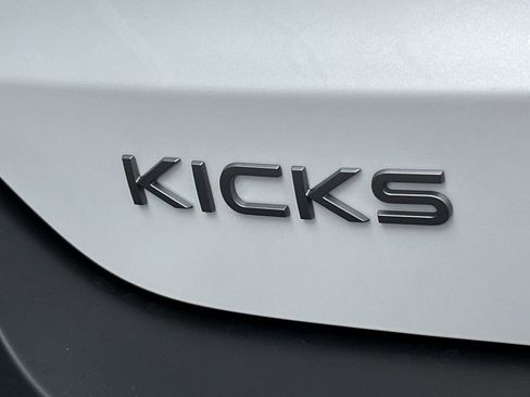 New 2025 Nissan Kicks SR w/ SR Premium Package image 9