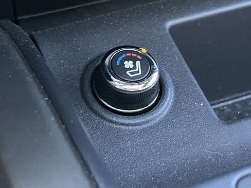 Used 2022 Nissan Titan Platinum Reserve w/ Moonroof Package image 32