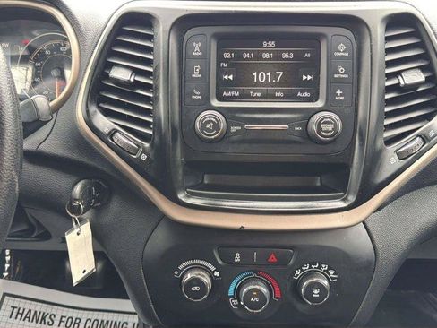 Used 2017 Jeep Cherokee Sport AWD/4WD image 21