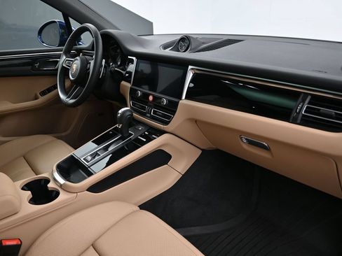 Certified 2024 Porsche Macan AWD/4WD image 14