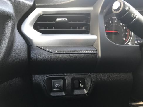 Used 2023 GMC Acadia SLE w/ Driver Convenience Package image 18