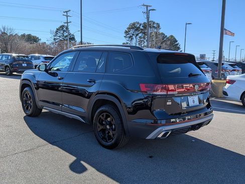 Used 2025 Volkswagen Atlas Peak Edition SE image 5