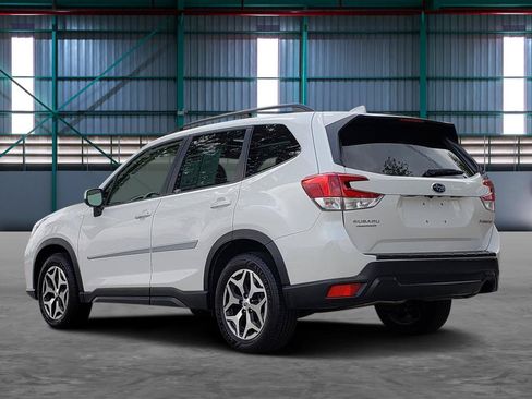 Used 2020 Subaru Forester Premium AWD/4WD image 3