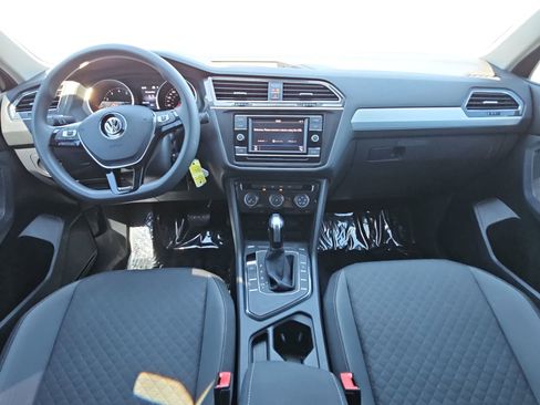 Used 2018 Volkswagen Tiguan S image 9