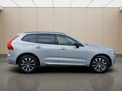 Used 2024 Volvo XC60 B5 Plus image 22