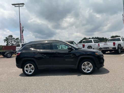 Used 2024 Jeep Compass Latitude AWD/4WD image 4