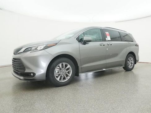 New 2026 Toyota Sienna XLE image 20