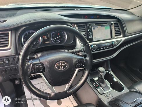 Used 2018 Toyota Highlander SE w/ Carpet Mat Package (TMS) AWD/4WD image 15