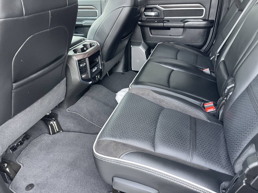 New 2026 RAM 2500 Laramie AWD/4WD image 18