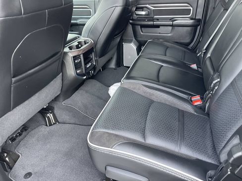New 2026 RAM 2500 Laramie AWD/4WD image 18