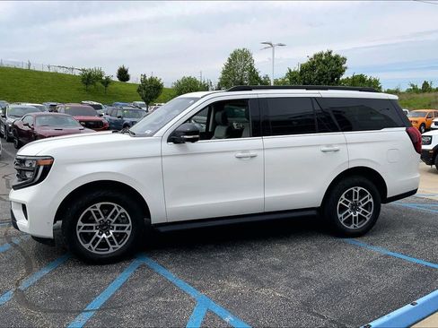 Used 2025 Ford Expedition Active AWD/4WD image 12