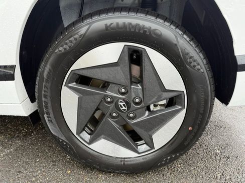 Certified 2025 Hyundai Kona Limited FWD image 9