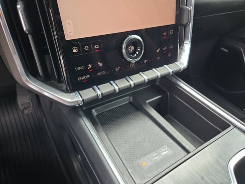 Used 2025 GMC Acadia Elevation w/ Elevation Premium Package FWD image 18