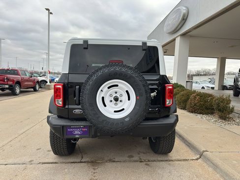 New 2025 Ford Bronco Heritage Edition image 9