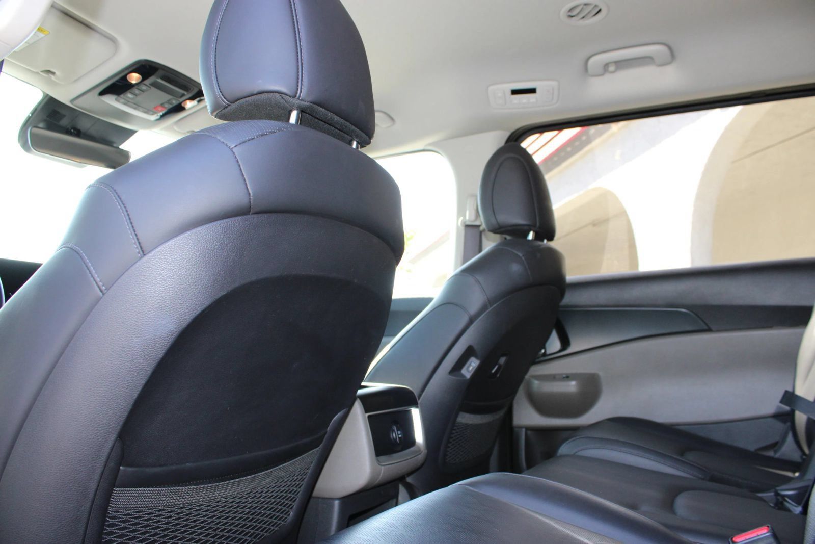 Used 2025 Kia Carnival FWD image 15