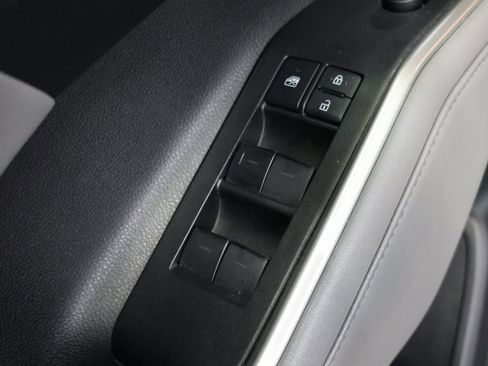 Used 2020 Toyota Highlander XLE image 26