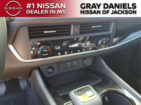 Certified 2025 Nissan Rogue SV AWD/4WD image 19