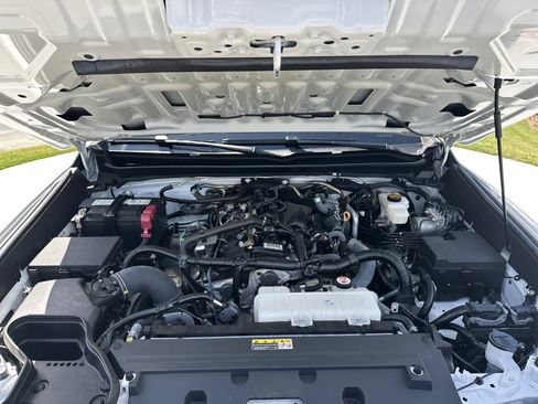 Certified 2025 Toyota Tacoma TRD Off-Road AWD/4WD image 34