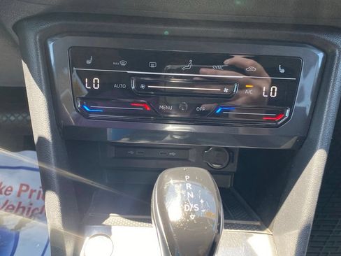 Used 2023 Volkswagen Tiguan SE w/ Panoramic Sunroof Package FWD image 25
