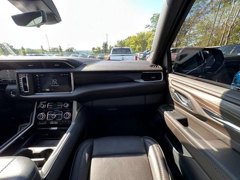 Used 2023 GMC Yukon Denali w/ Denali Reserve Package AWD/4WD image 31