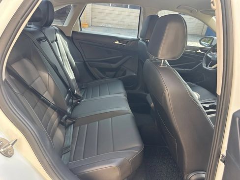 Used 2024 Volkswagen Jetta SE FWD image 4