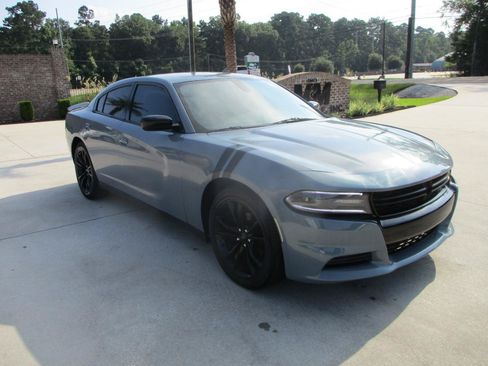Used 2018 Dodge Charger SXT w/ Blacktop Package RWD image 11