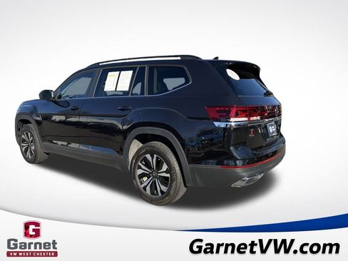 Certified 2025 Volkswagen Atlas SE image 3