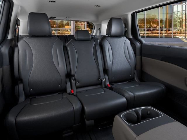 New 2026 Kia Carnival EX FWD image 16