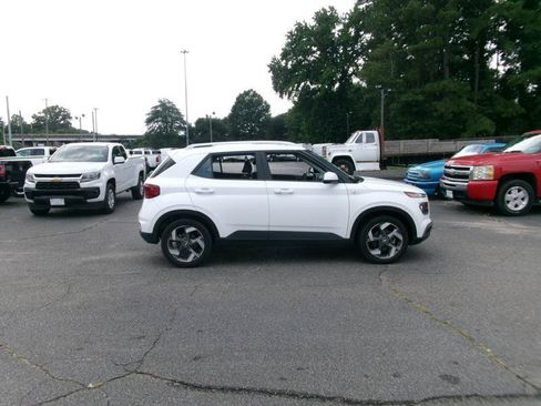 Used 2025 Hyundai Venue SEL FWD image 5