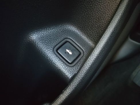 Used 2018 Honda Accord Touring image 19