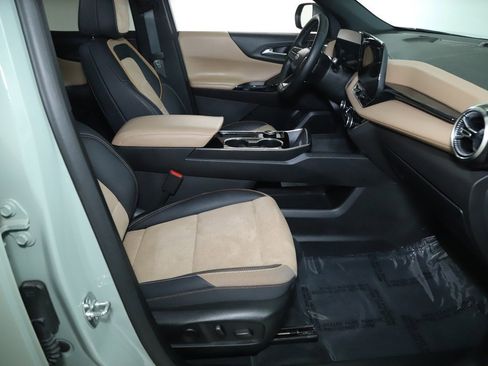 Used 2025 Chevrolet Equinox ACTIV w/ Safety and Technology Package image 33