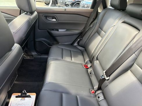 Used 2023 Nissan Rogue SV w/ SV Premium B Package image 32