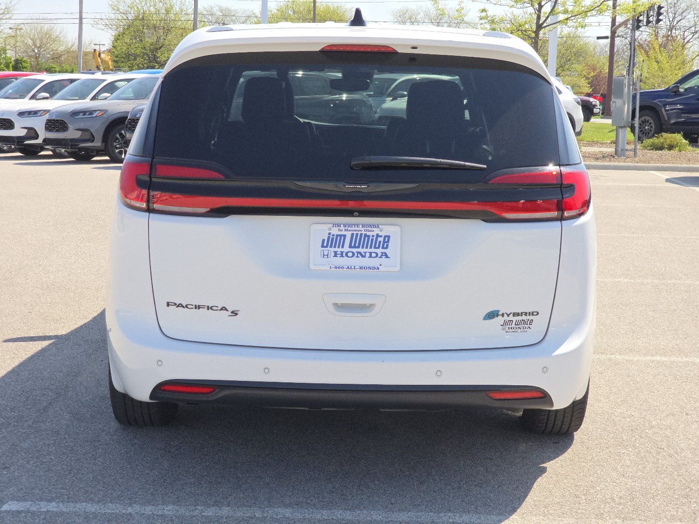 Used 2024 Chrysler Pacifica Limited FWD image 13