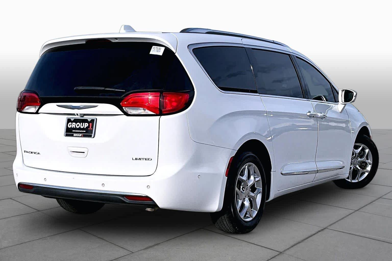 Used 2018 Chrysler Pacifica Limited w/ Advanced Safetytec Group FWD image 12