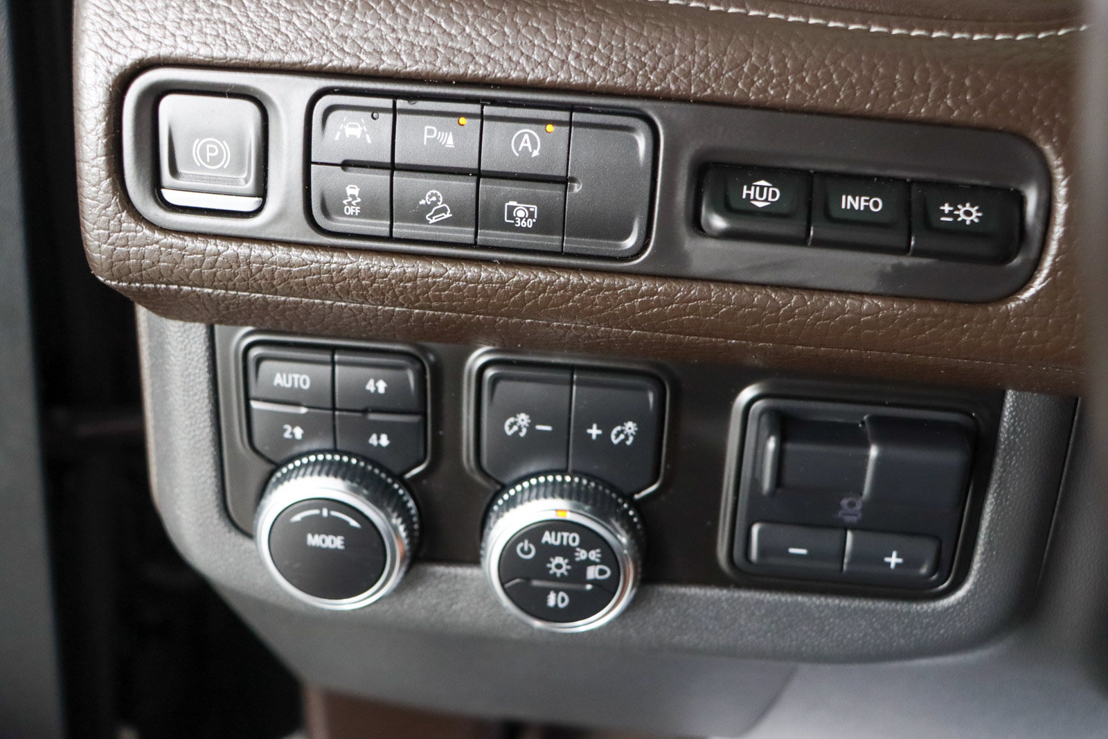 Used 2023 GMC Yukon Denali w/ Max Trailering Package AWD/4WD image 23