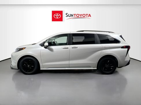 Used 2024 Toyota Sienna XLE FWD image 7