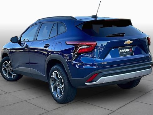 Used 2024 Chevrolet Trax LT w/ Driver Confidence Package FWD image 12
