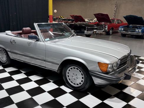 Used 1988 Mercedes-Benz 560 SL image 14