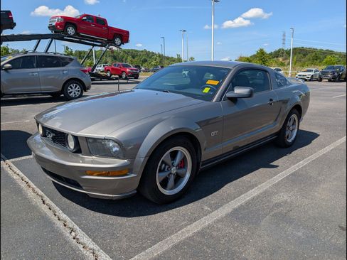 Used 2005 Ford Mustang GT RWD image 4