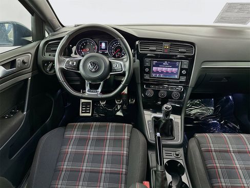 Used 2018 Volkswagen Golf 4-Door image 21