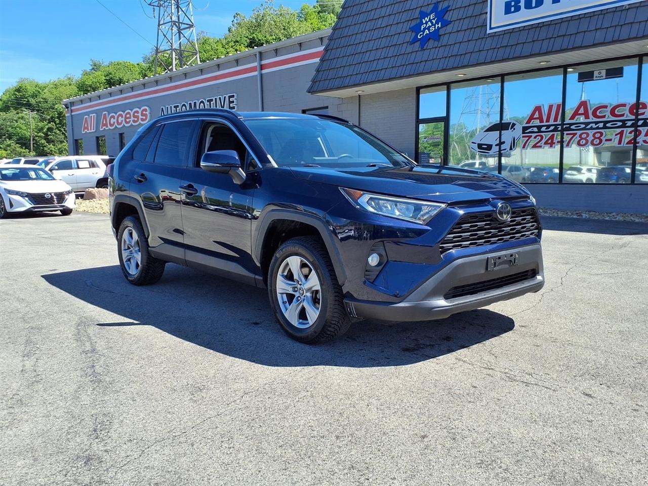 Used 2019 Toyota RAV4 XLE w/ Carpet Mat Package AWD/4WD image 2