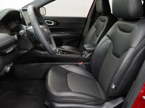 Used 2025 Jeep Compass Latitude w/ Altitude Special Edition image 18