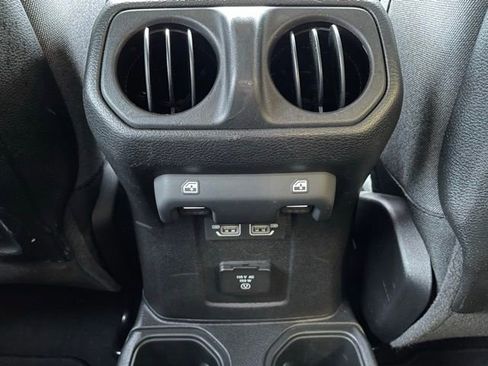 Used 2025 Jeep Wrangler Unlimited Rubicon AWD/4WD image 22