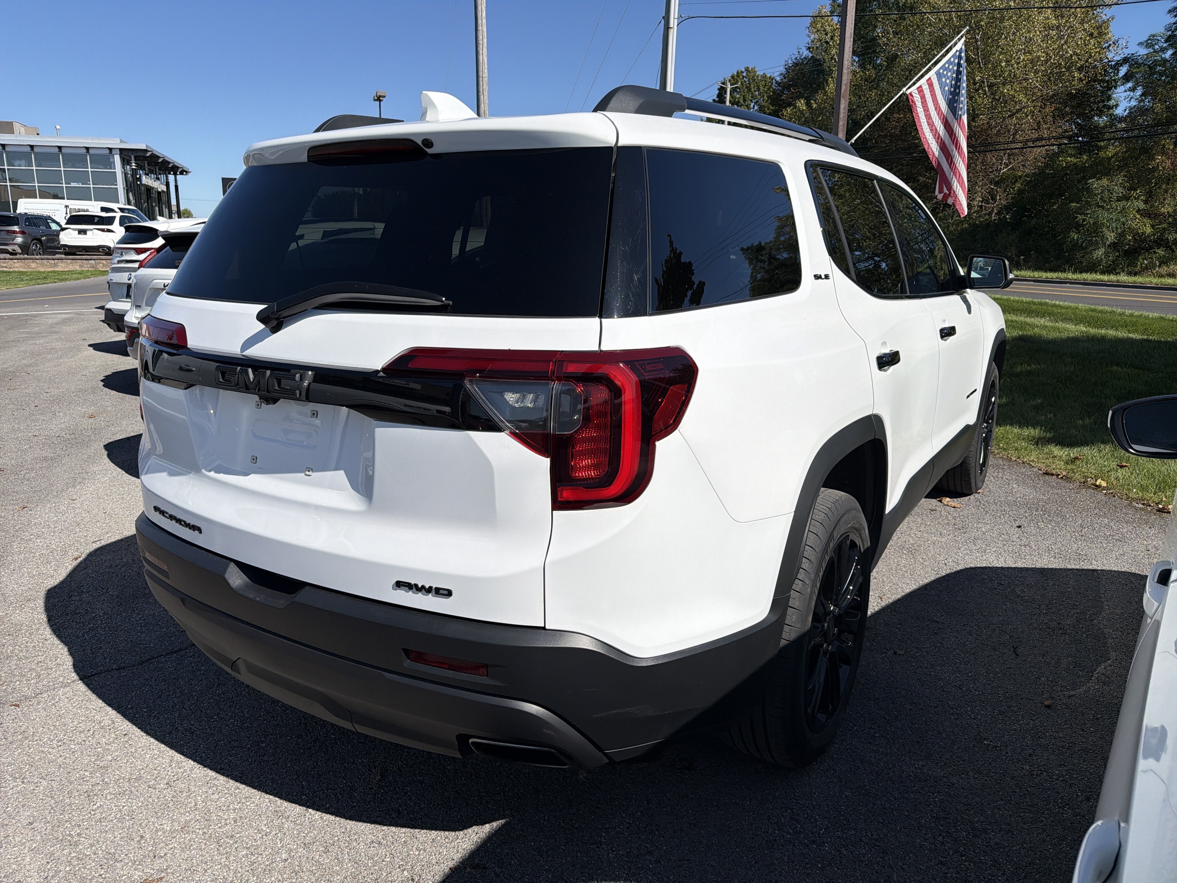 Used 2023 GMC Acadia SLE w/ Driver Convenience Package AWD/4WD image 7