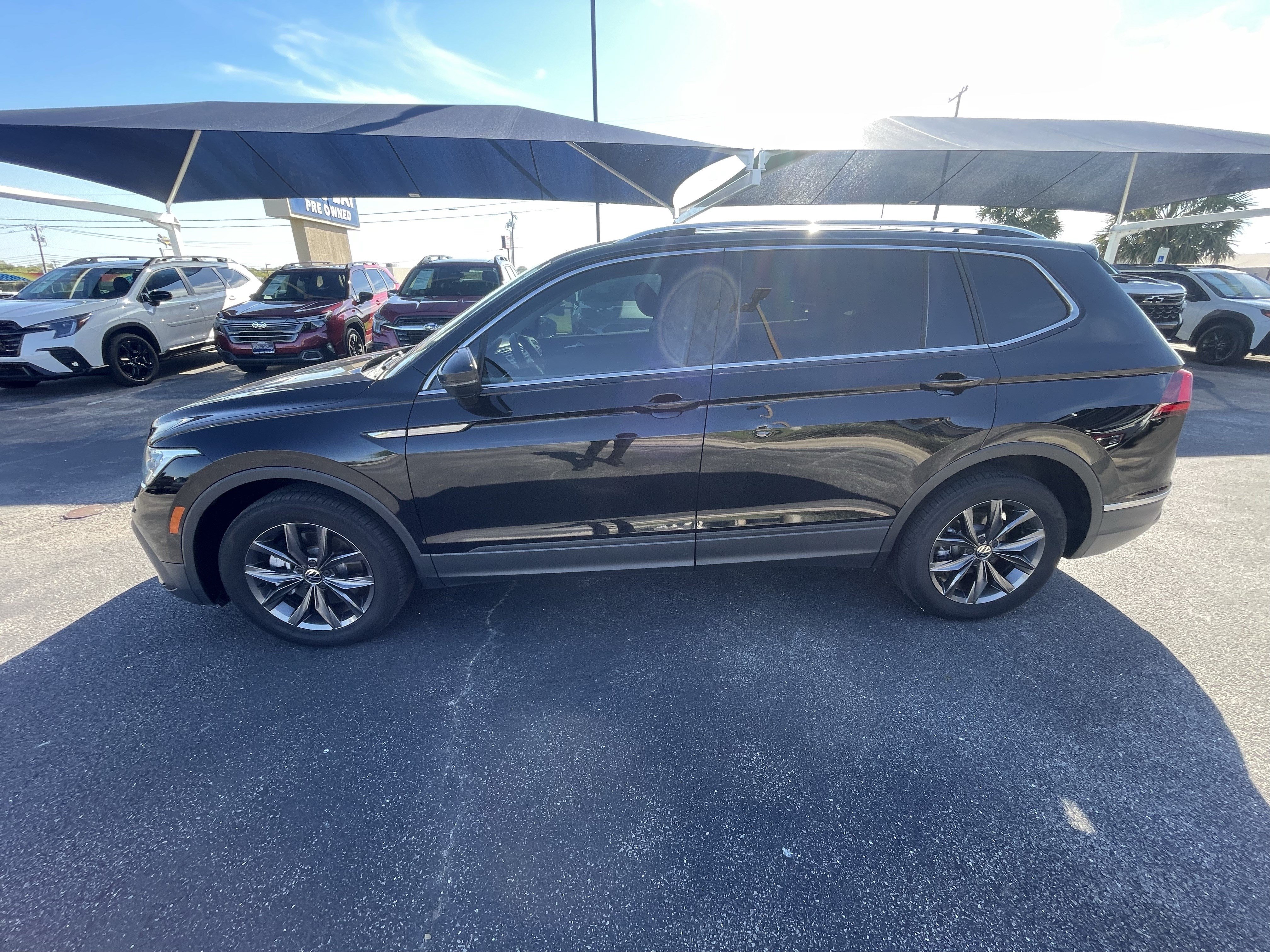 Used 2023 Volkswagen Tiguan SE FWD image 4