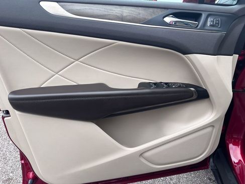 Used 2018 Lincoln MKC Reserve image 28