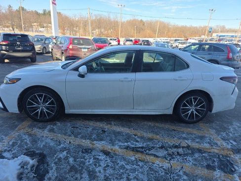 Used 2024 Toyota Camry SE image 8