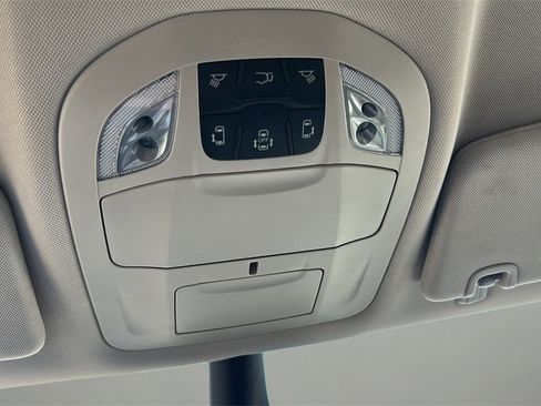 Used 2023 Chrysler Voyager LX image 29
